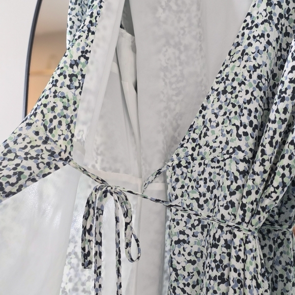 Club Monaco High-Low Easy Midi Wrap Dress in Abstract Polka Dot Print, Size 10 - Picture 8 of 16